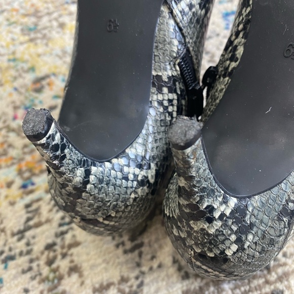 Ann Taylor Snake Python Skin bootie stiletto SZ 6.5 - Picture 7 of 9